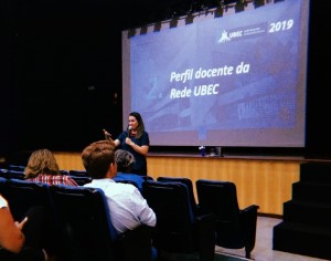 Palestras sobre professoralidade, oficina de minecraft e metodologias ativas estão na programa do CECB. 