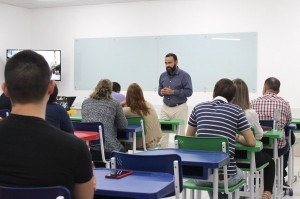 A atividade reuniu estudantes, colaboradores e docentes para dialogar sobre educação e humanismo solidário.
