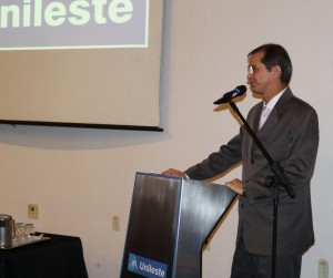 Dr. Marcelo Correa, pró-reitor do Unileste durante a cerimônia. Foto: Divulgação/ Unileste.