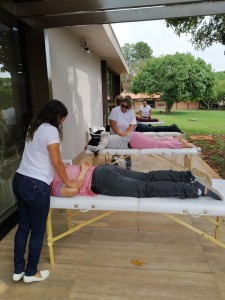 Colaboradores recebem massagem no Centro de Convivência. Foto: Dásio Gutemberg.
